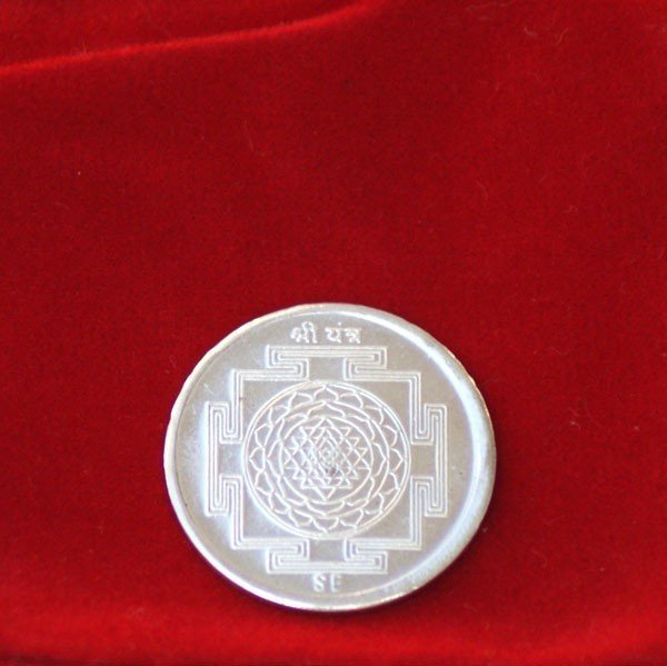 Lord Ganesh Ji & Goddess Laxmi 5g Silver Coin - Flowers to Nepal - FTN