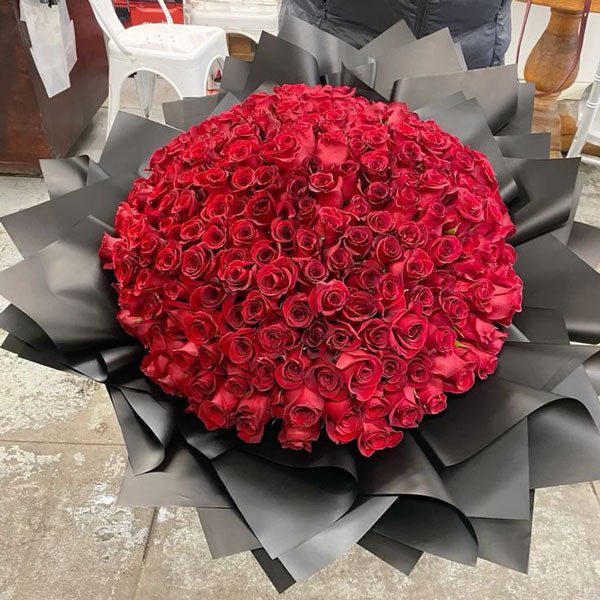 200 Red Roses Bouquet - Flowers to Nepal - FTN