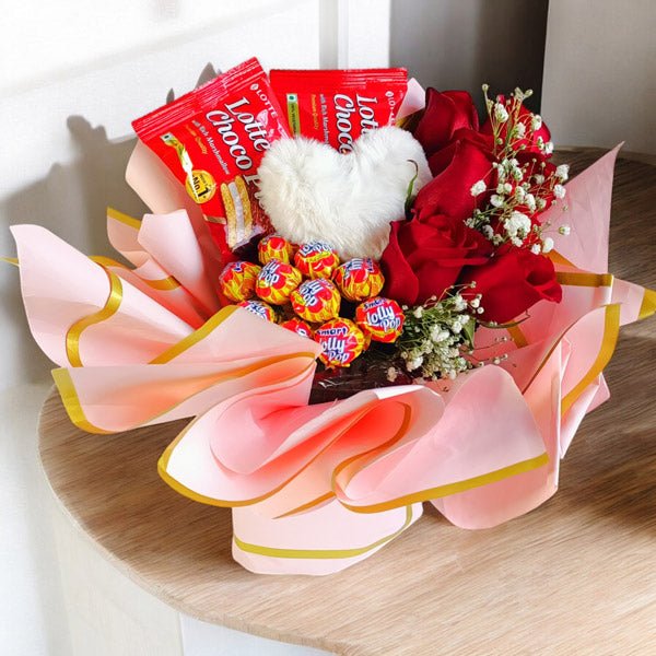 Bouquet with Keyring, Chocolates & Roses - Flowers to Nepal - FTN