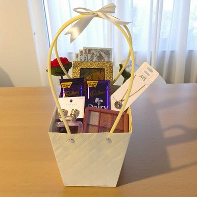 Cash & Beauty Gift Envelope For her - Flowers to Nepal - FTN