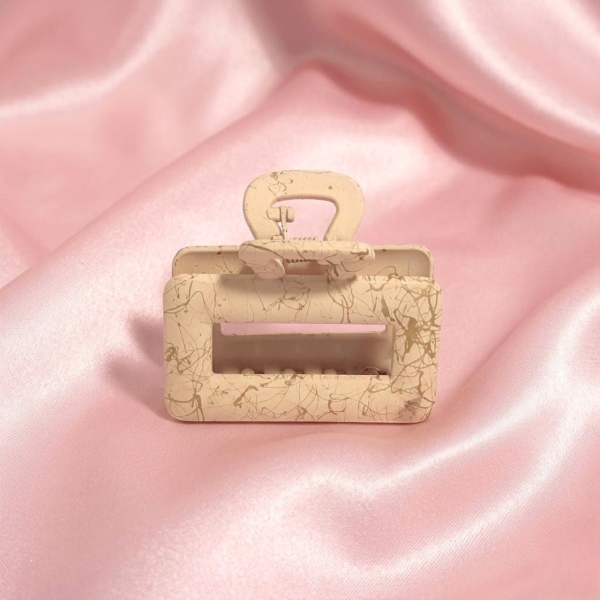 Elegant Rectangular Hair Clip (Color May Vary) - Flowers to Nepal - FTN