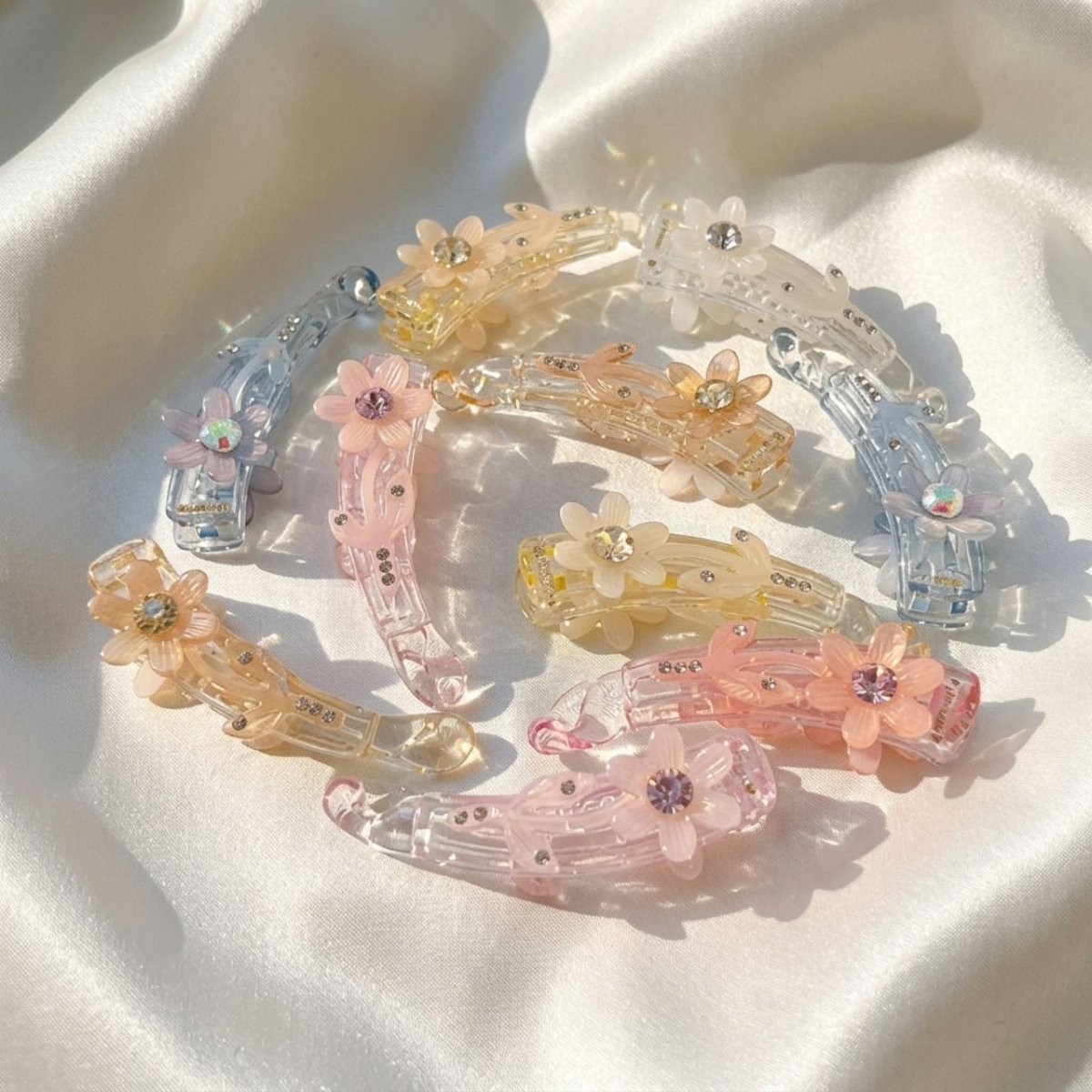 Floral Banana Hair Clip (Color May Vary) - Flowers to Nepal - FTN