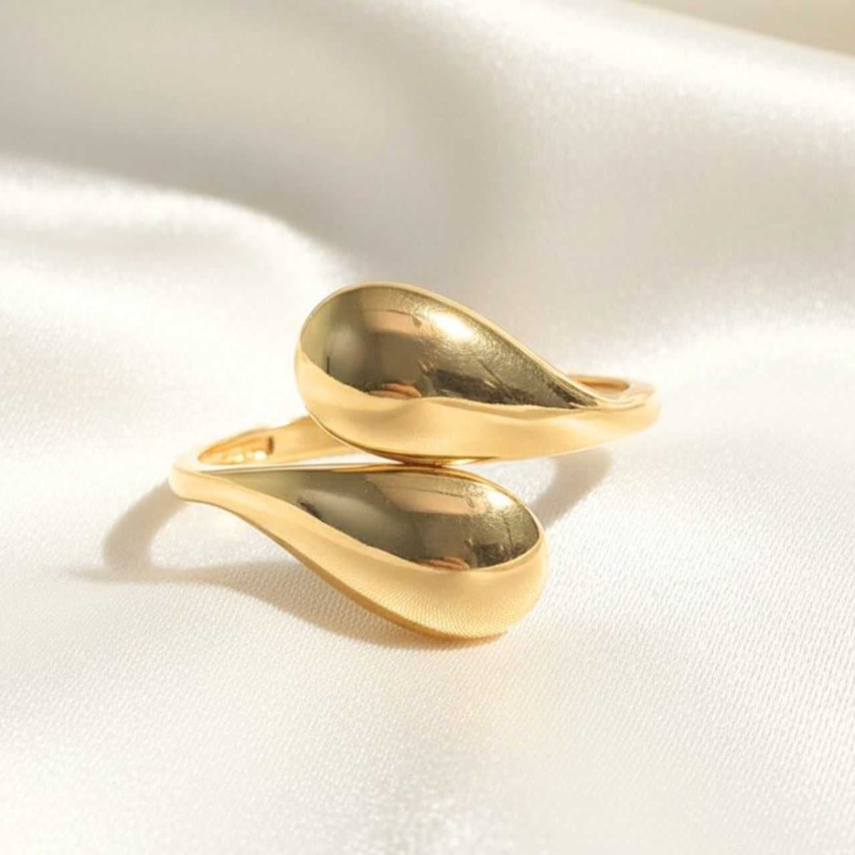 Gold Teardrop Chunky Bracelet - Flowers to Nepal - FTN