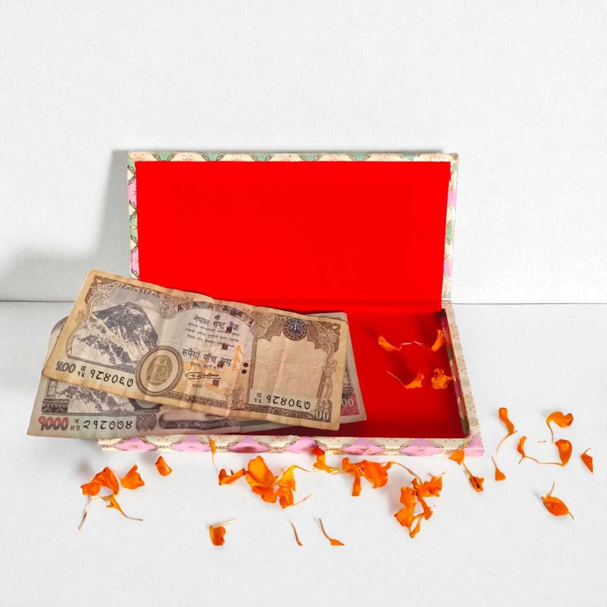 Golden Envelope with Rs.1500 Cash - Flowers to Nepal - FTN