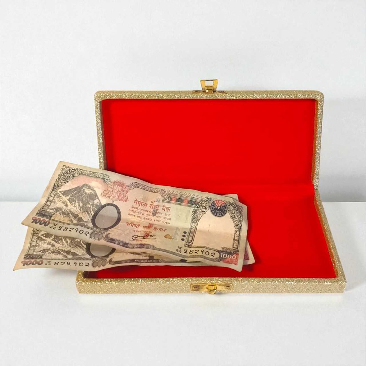 
                  
                    Golden Glitter Envelope with Rs.2,000 - Flowers to Nepal - FTN
                  
                