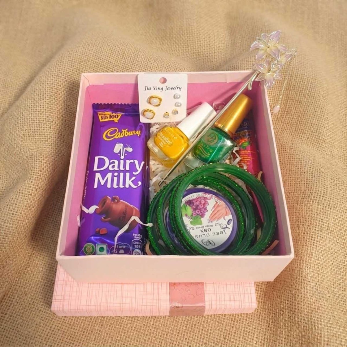 Hariyo Happiness Box - Flowers to Nepal - FTN