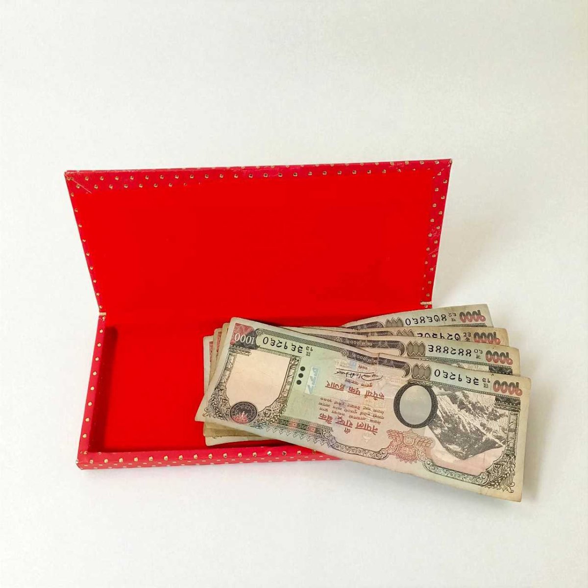 
                  
                    Sagun Surprise Envelope Box With Rs. 4,000 - Flowers to Nepal - FTN
                  
                