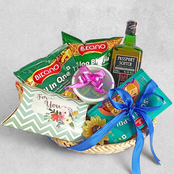 Snack Basket with Whisky 750ml - Flowers to Nepal - FTN