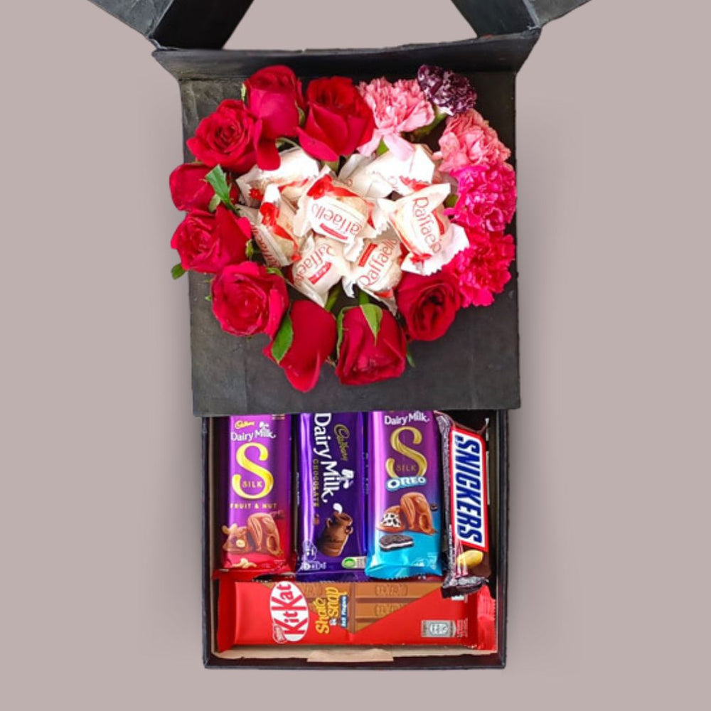 Sweet and Roses Fusion gift box - Flowers to Nepal - FTN