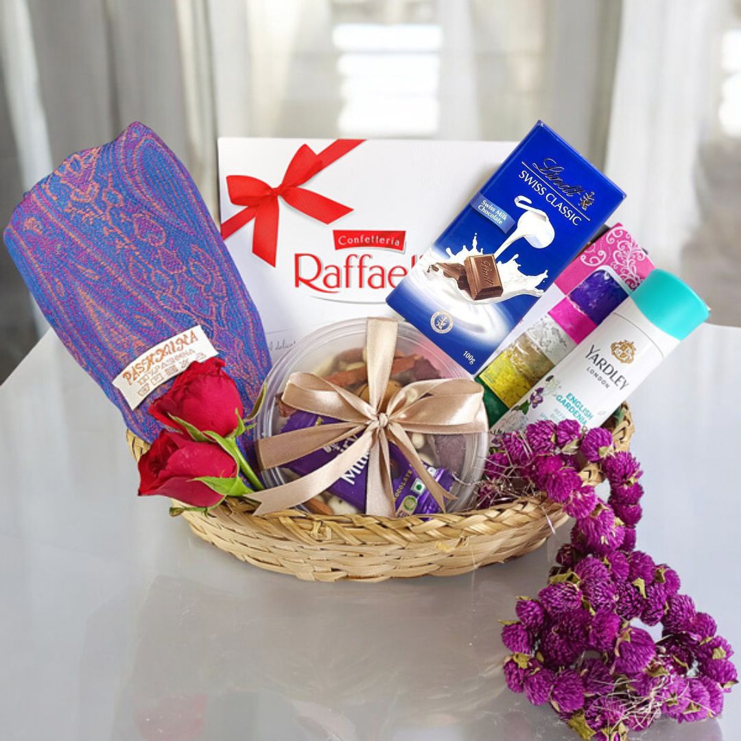 Tihar Return Gift Elegance Basket - Flowers to Nepal - FTN