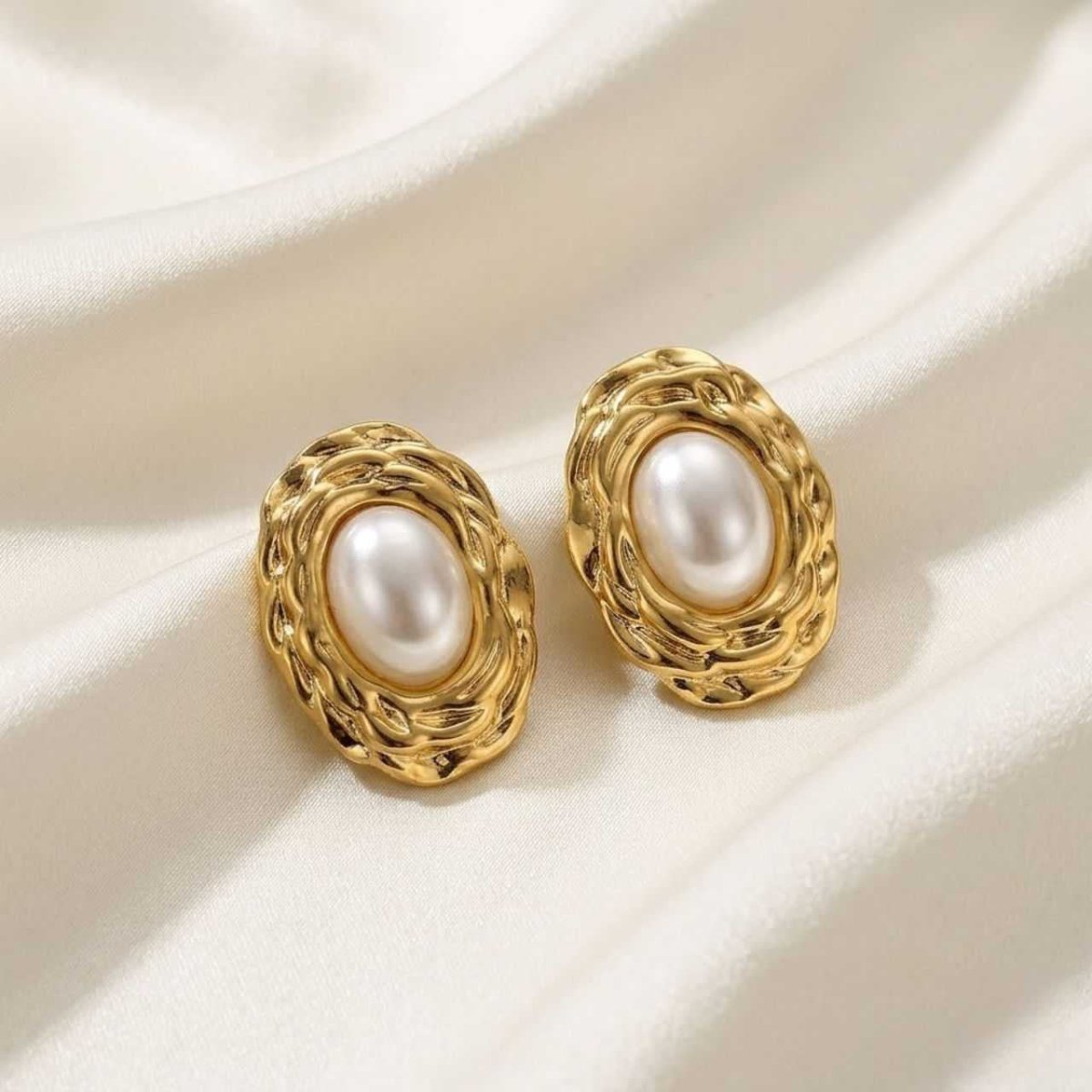 Vintage Pearl Stud Earrings - Flowers to Nepal - FTN