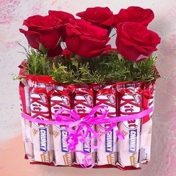 Kitkat Lovers Valentine Rose Bouquet - Flowers to Nepal - FTN
