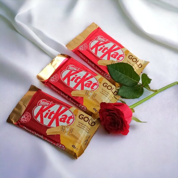 Nestle Kitkat Gold With Rose Combo - Flowers to Nepal - FTN