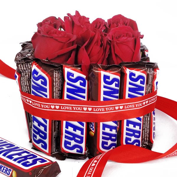 Snickers & Roses Love Pack - Flowers to Nepal - FTN